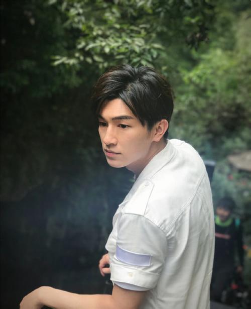 �ν�������ʲô��ϵΪʲô�м���֮�� �ν������������û�й�ϵ