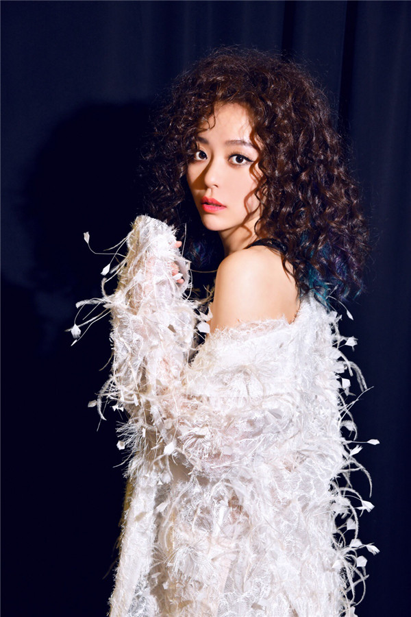 为什么叫张靓颖张珍是原名吗 张靓颖右耳间歇性失聪是怎么回事