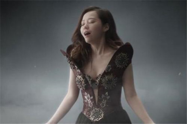 为什么叫张靓颖张珍是原名吗 张靓颖右耳间歇性失聪是怎么回事