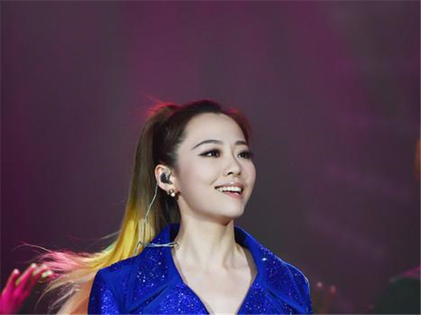 为什么叫张靓颖张珍是原名吗 张靓颖右耳间歇性失聪是怎么回事