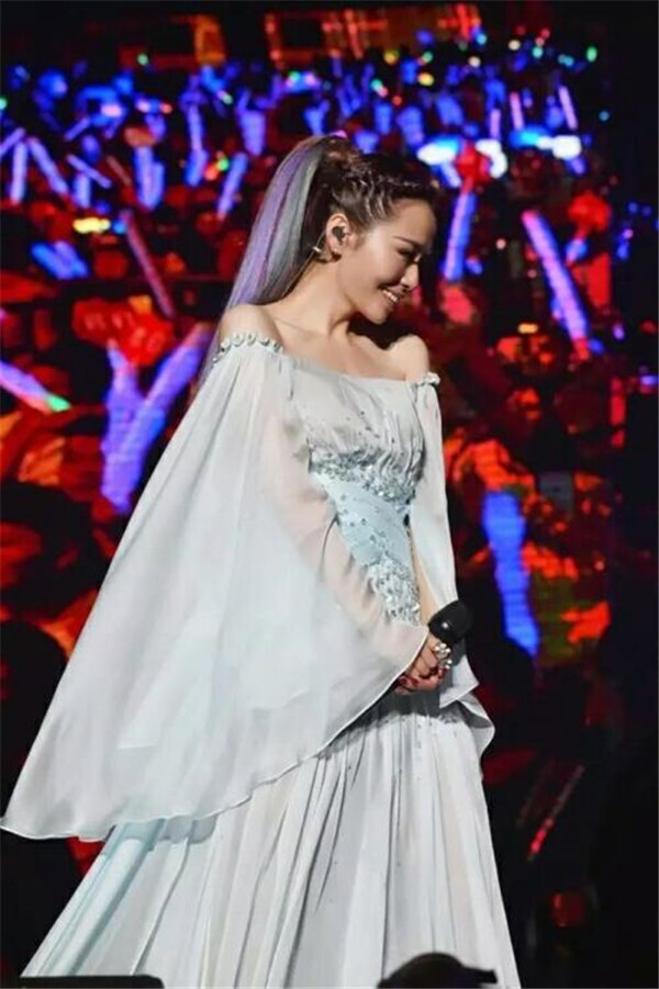 为什么叫张靓颖张珍是原名吗 张靓颖右耳间歇性失聪是怎么回事