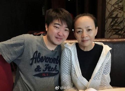 浙江卫视吴彤导演个人资料家世背景是富二代吗 结婚了没妻子是谁