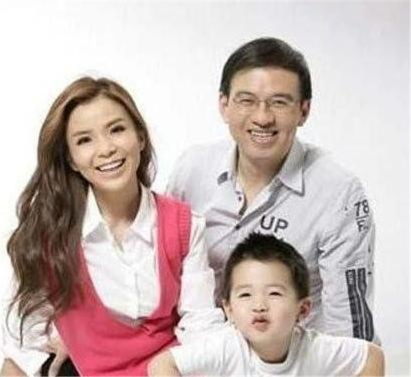 Ů������������������Ϲ���˭ ����Ů���������������˼�����Ƭ