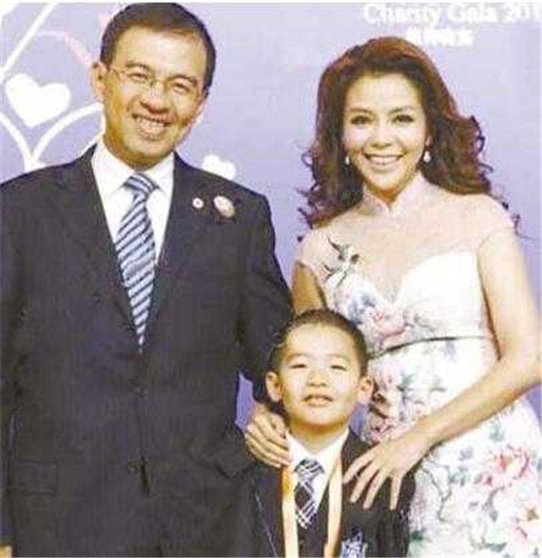 Ů������������������Ϲ���˭ ����Ů���������������˼�����Ƭ