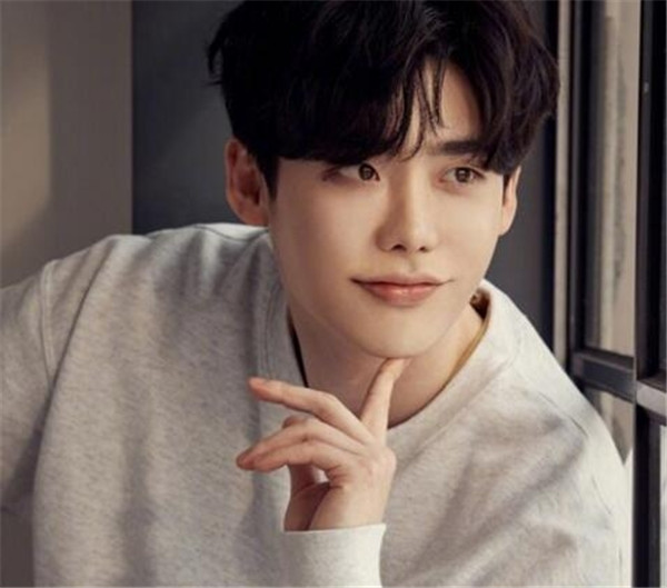 李钟硕暗恋林允儿4年了公布恋情了吗 李钟硕的理想型是林允儿吗