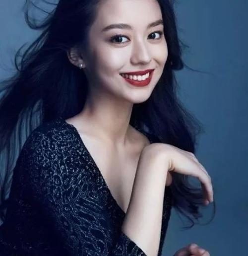 郎朗老婆吉娜爱丽丝个人资料家世背景生活照 吉娜爱丽丝是中国人