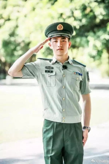 张馨予老公何捷什么军衔是军三代 个人资料家庭背景父母家世介绍