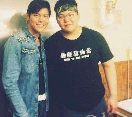 ���Ӹ������ϼ��Ϊʲô������ ����������˫��̥��ô������ǿ