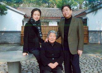余秋雨的婚史 面对前妻李红很是愧疚