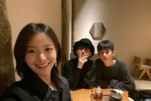 李庚希为什么不上大学 回国之后文化课水平赶不上