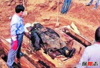 300年女干尸神秘复活 神秘的河南清朝干尸