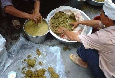 牛粪火锅是哪里的特产 牛粪火锅是什么做的