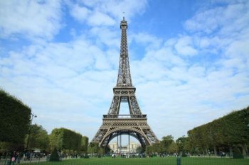 埃菲尔铁塔在哪里 在法国巴黎市中心的塞纳河畔