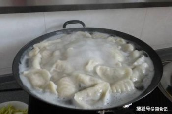 煮饺子是冷水下锅还是热水 煮饺子该用什么温度的水
