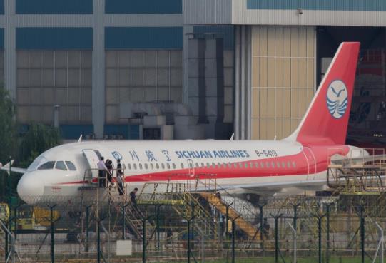 8633�ɻ���ʵ�¼� �ɹ����������128���˿͵İ�ȫ