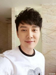 冯绍峰的父亲是谁 和杨幂一起演《宫》才走红的