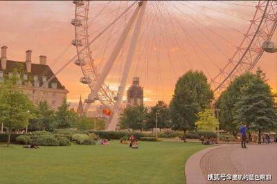 ��ױŨĨ������ ӳ�պɻ�������ָʲô��Ф(��һ������Ф)��ʽ�س�