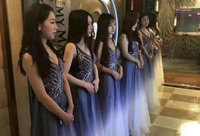 半是服务员,公主是点歌清理包厢卫生的,就会去问客人需不需要陪酒小姐