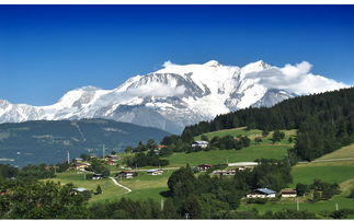 ����������˹ɽ������ λ��ŷ�����ϲ�