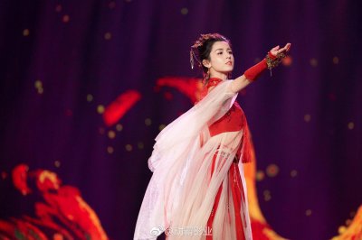 哈妮克孜蜡烛事件始末 哈妮克孜被大佬玩蜡烛烧伤