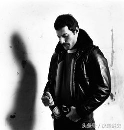 皇后乐队的主唱 是英国的音乐家佛莱迪·摩克瑞