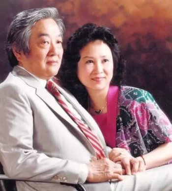 严咏春的老公是谁 严咏春的老公是博俦