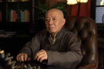 石小满在三国演义演的谁 演的是刘斗
