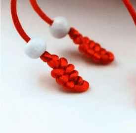 男生左脚戴红绳的禁忌 洗澡或者同房睡觉的时候要摘取下来