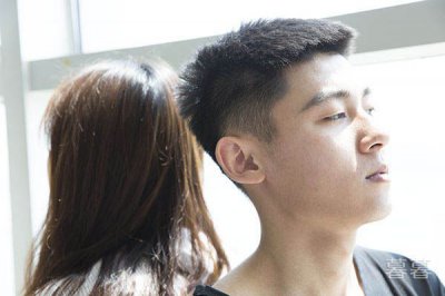 在同事家换着玩手机 去同事家换着玩游戏