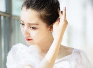 王鹤润为什么剃光头 戴假发是为了突出人物形象