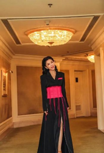 李小萌多高 身高是170cm