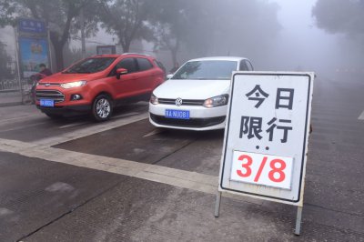 成都车辆限行时间 忘了车限号开了一天罚多少钱