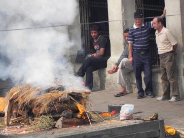 火化为什么不让家人看 为什么要割内脏