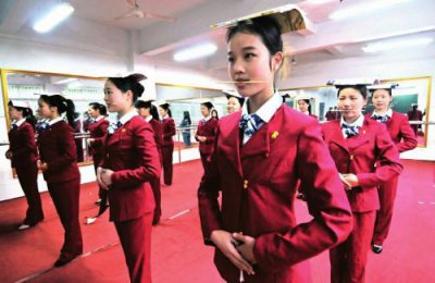 ����ѧУѧ�Ѷ���Ǯһ���� ����רҵѧ����3300��24000Ԫÿ��