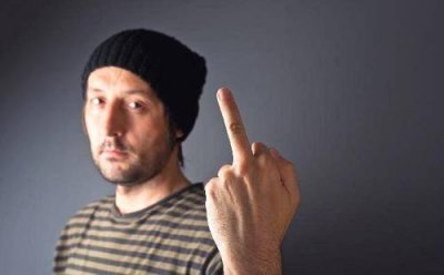 摸中指怎么知道掉魂了 摸中指跳动看是否撞邪