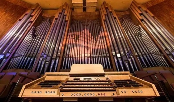 管风琴为什么那么恐怖 管风琴和钢琴的区别