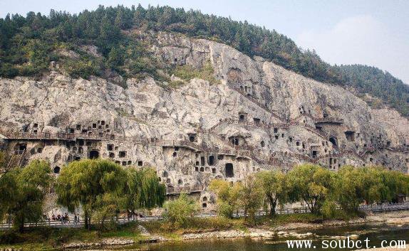 龙门石窟卢舍那大佛 中国最大的石窟