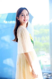 苏晓彤多高 官方身高是165cm