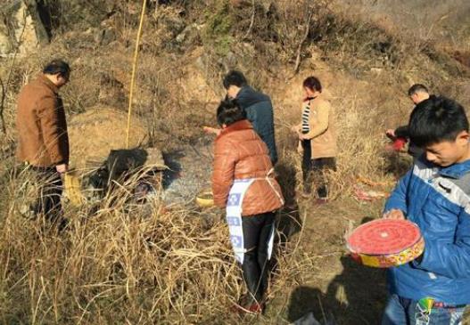 女人月经期大姨妈来了能上坟吗 后果 对谁不好