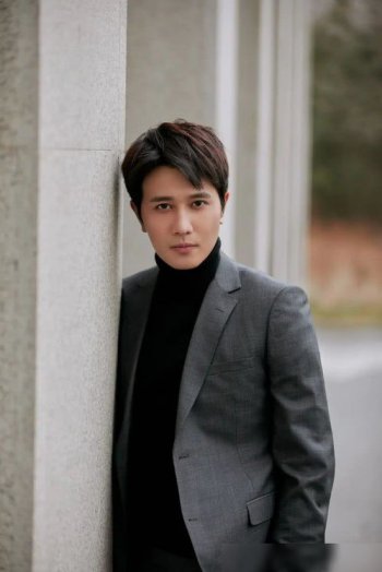 彭冠英结婚了吗 两人目前已经领证结婚