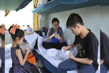 坐火车硬卧过夜必备 火车硬卧上铺鞋子放哪