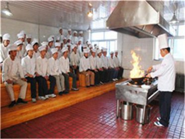 ѧ��ʦ��ѵ���ö���Ǯ ����רҵһ����ǧԪ����