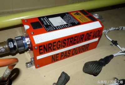 ��ϻ���ڷɻ��ĸ���λ �ڷɻ���β����¼�����г�ʵʱ������Ϣ