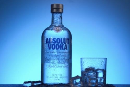 伏特加兑什么好喝 加入百利甜酒点火后用吸管喝