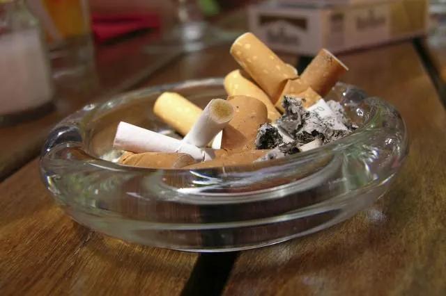 �̻Ҹ���Ϊʲô���ܵ�ˮ ����Ϊ�̻Ҹ׵����úܴ�