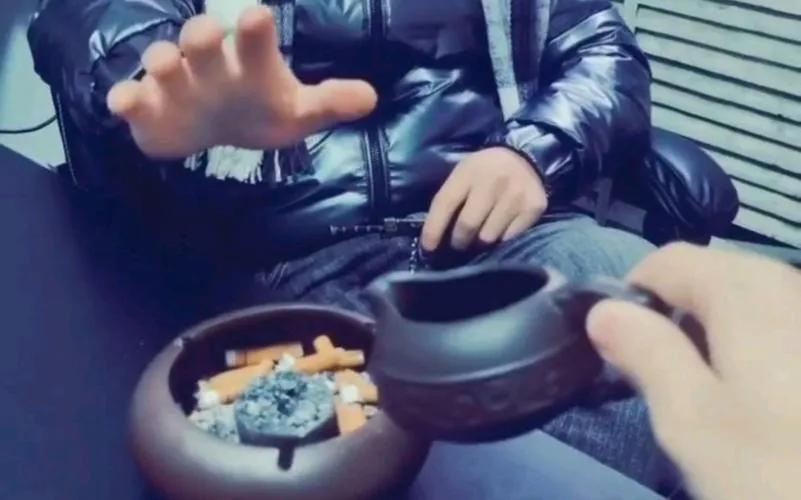 �̻Ҹ���Ϊʲô���ܵ�ˮ ����Ϊ�̻Ҹ׵����úܴ�