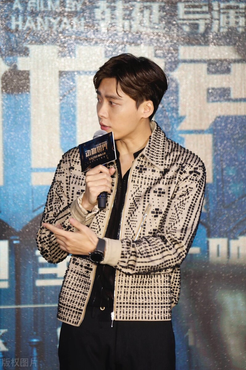李易峰嫖娼事件怎么回事 长期夜间转账的女主被布控