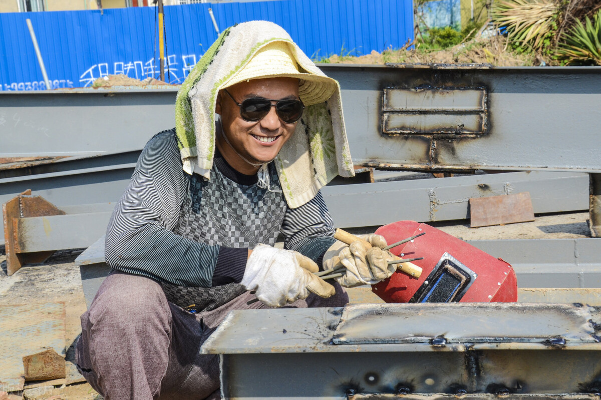 �̻Ҹ�����Զ���ˮɶ��˼ �����񡰴��ڡ����ҵľ���