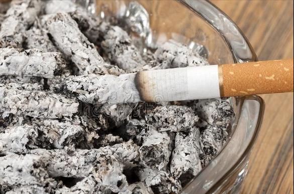 烟灰缸里倒水有什么忌讳 为什么很多人会往烟灰缸里倒水