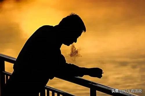 结婚的男人烟灰缸里为什么不能倒水 暗含了两层含义